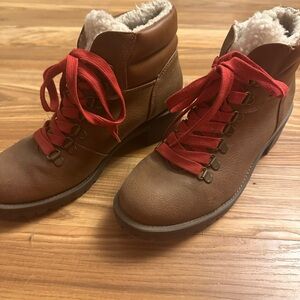 True Craft Brown Ankle Boots with Red Laces